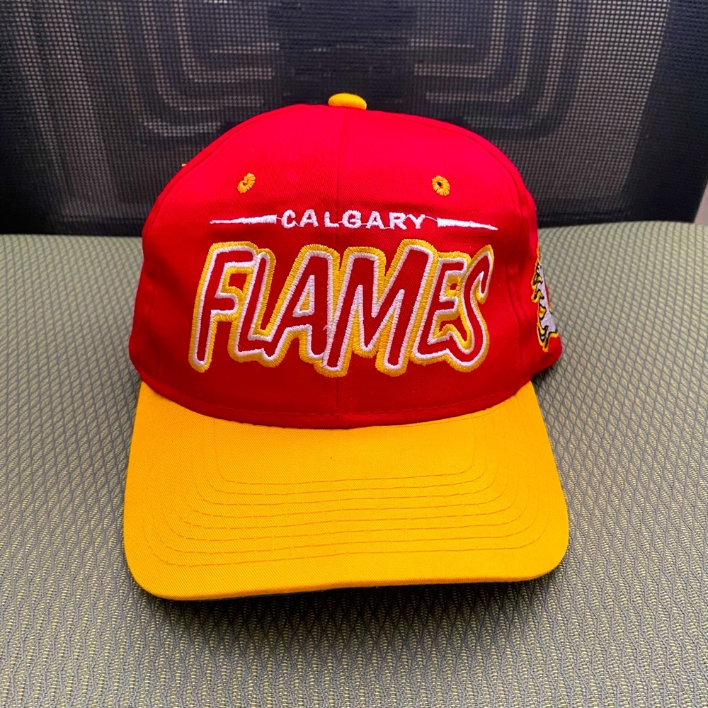 STARTER Vintage Calgary Flames Hat. Leather buckle strap. Made in Korea